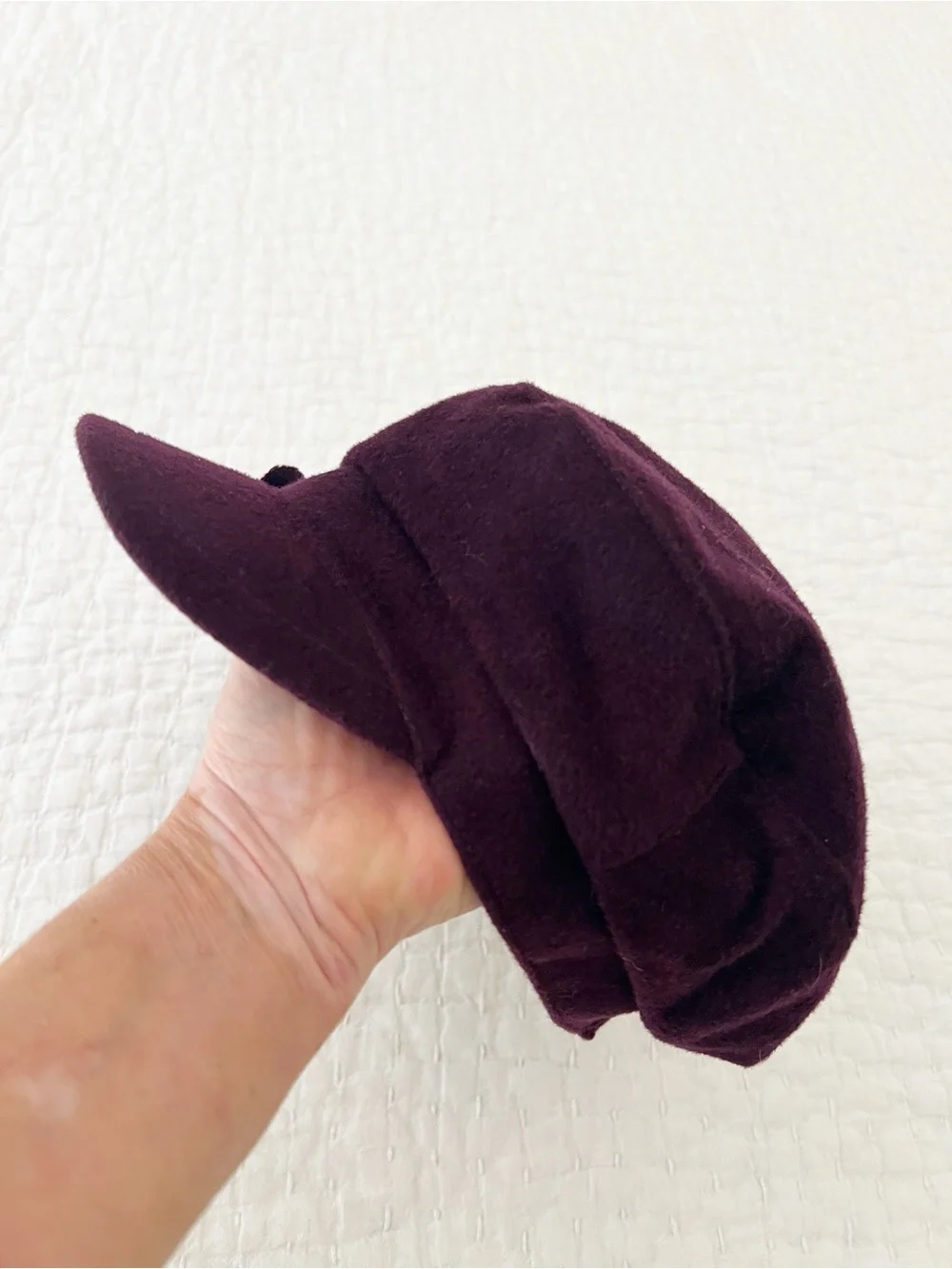 Saks Fifth Avenue Hat Womens Burgundy Lambswool Newsboy Cap Flower Satin Lining